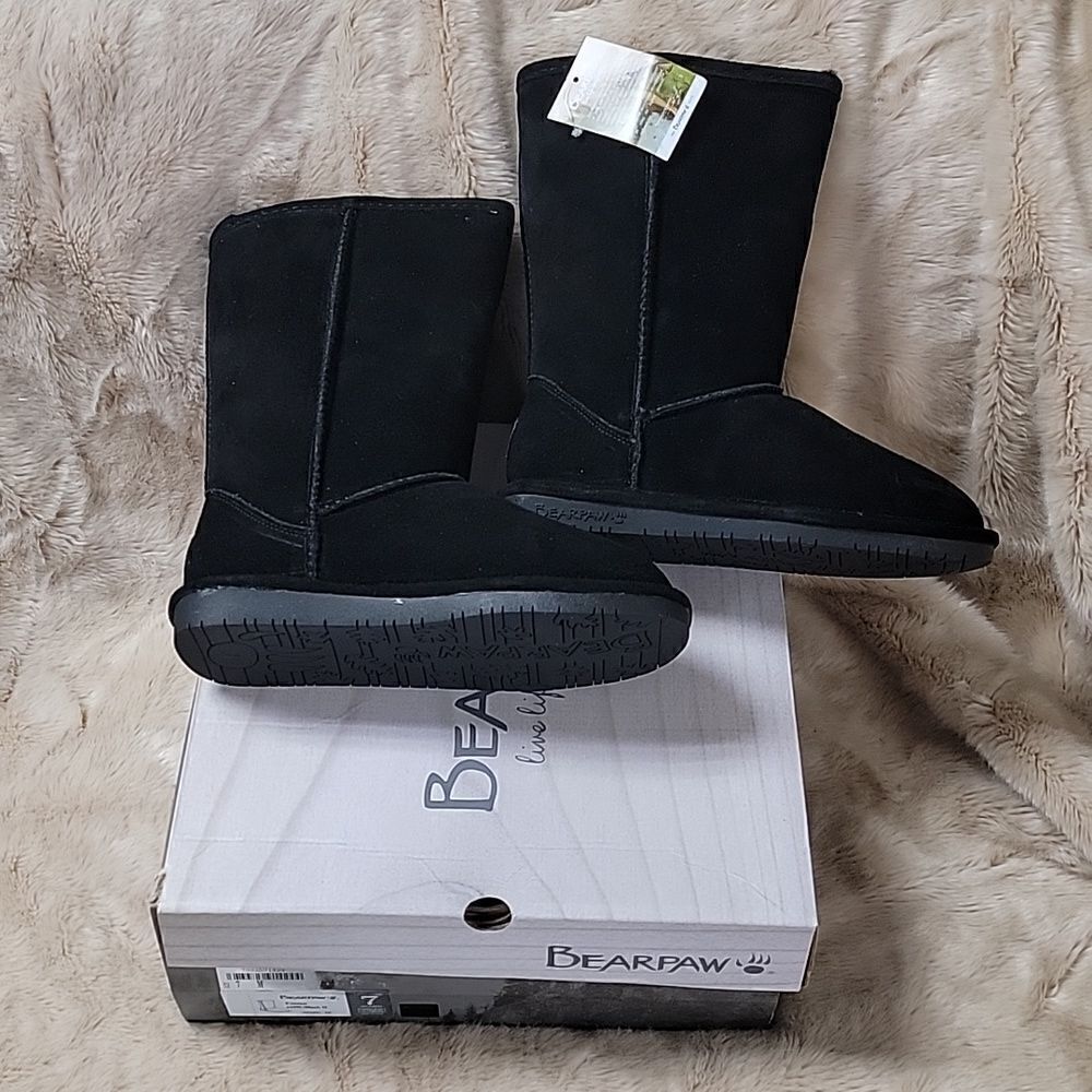 BEARPAW EMMA 610W/BLACK II FAUX FUR BOOTS, SIZE 7 - NEW IN BOX